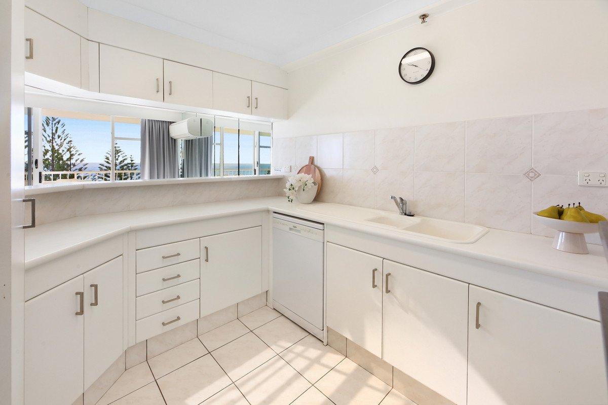 8B/238 The Esplanade Burleigh Heads 14