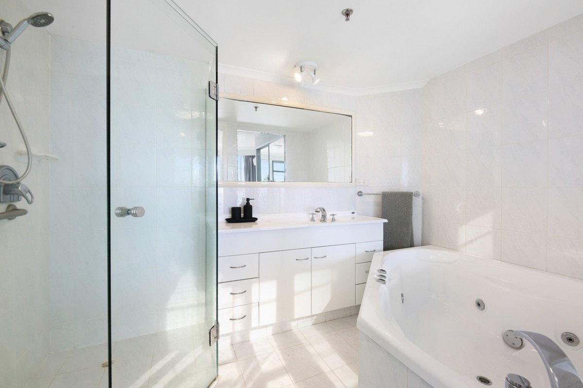 8B/238 The Esplanade Burleigh Heads 19
