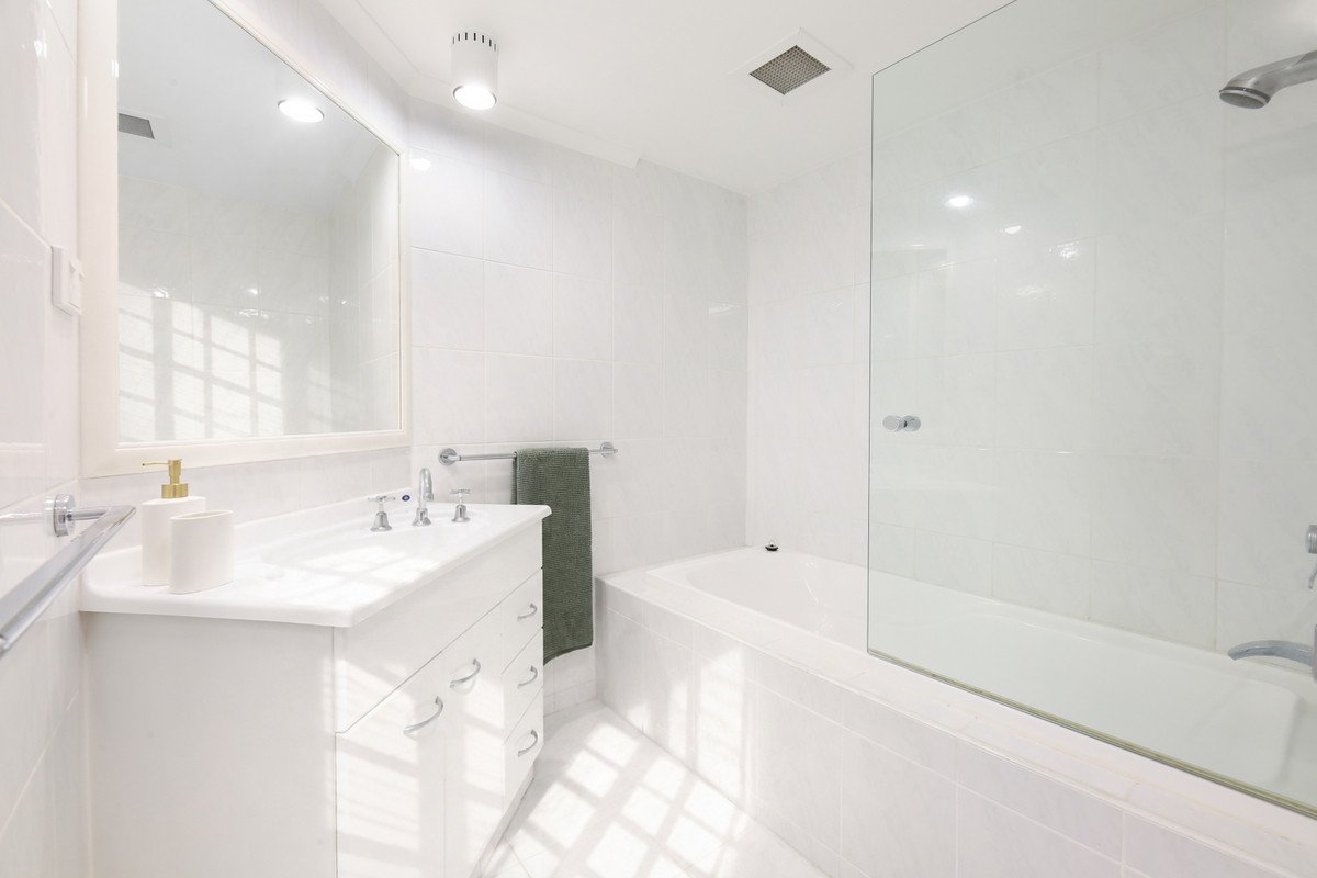 8B/238 The Esplanade Burleigh Heads 22