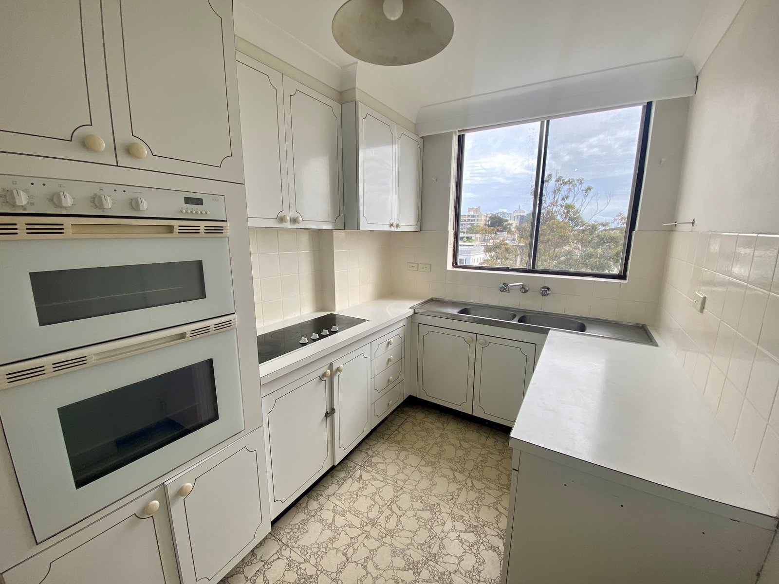 8D/39-41 Penkivil Street BONDI 9