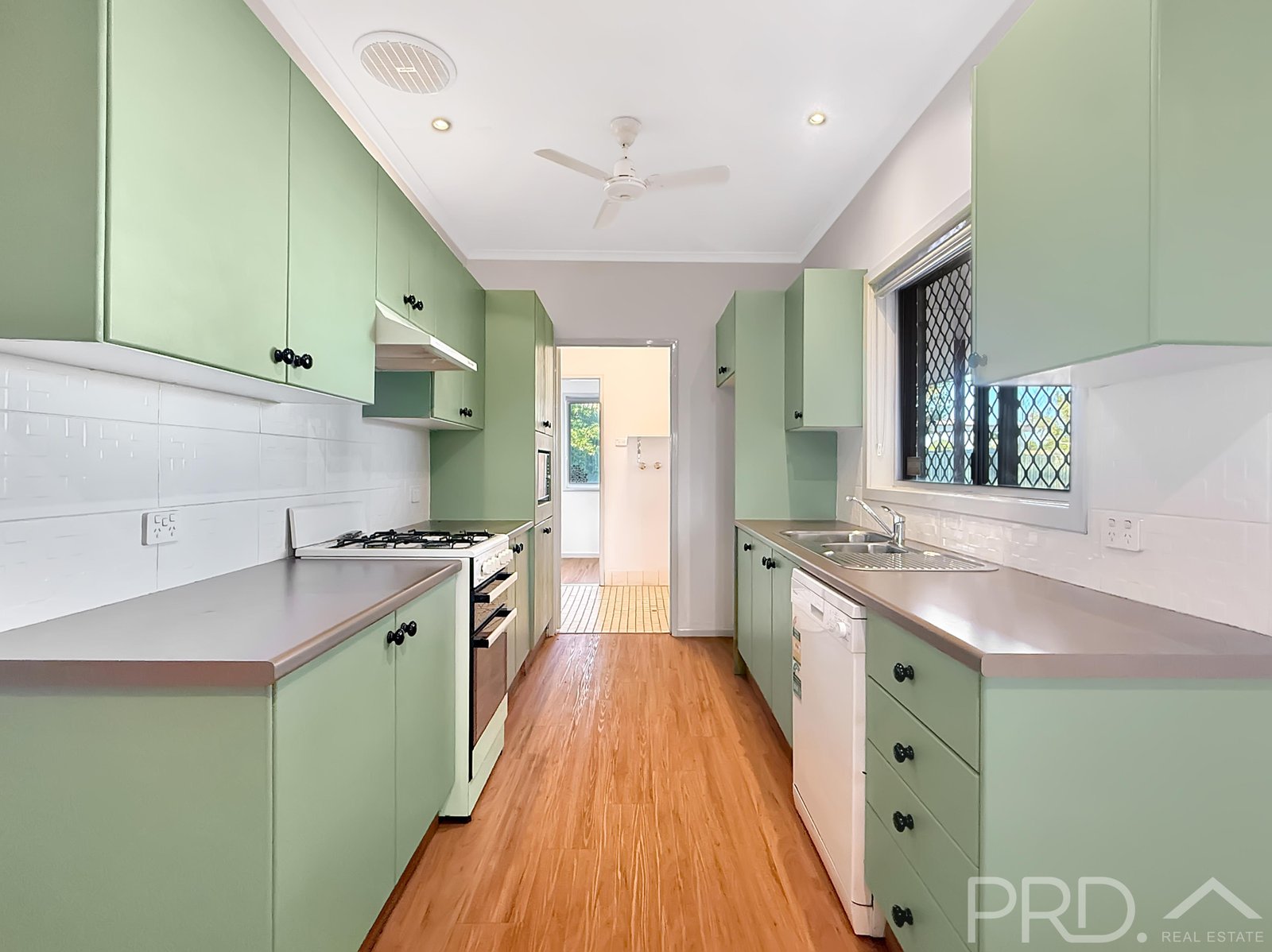 8E Lathwell Close NICKOL 1
