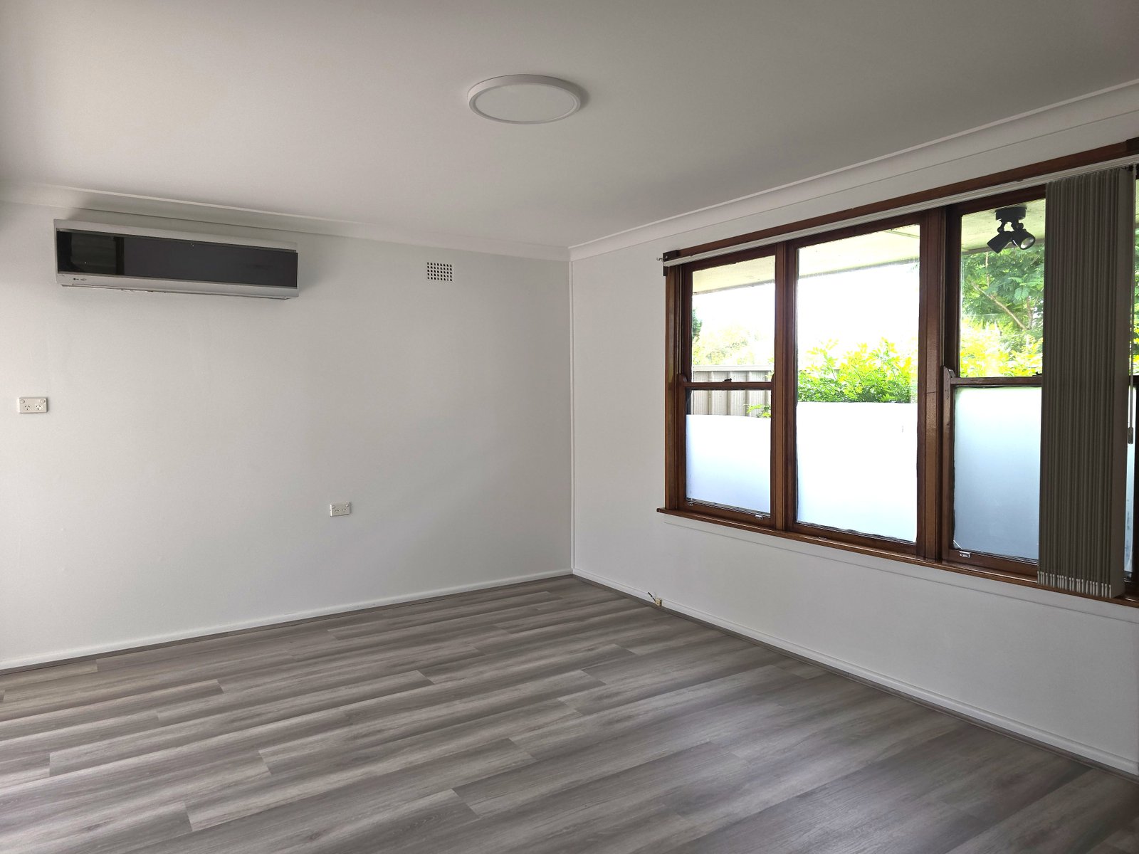 8/lamont place  CARTWRIGHT 5