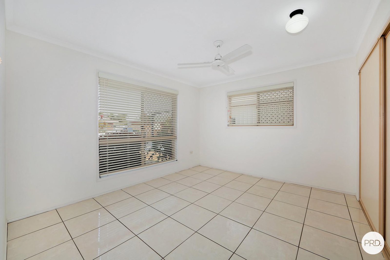 9-11 Caswell Court TORQUAY 19