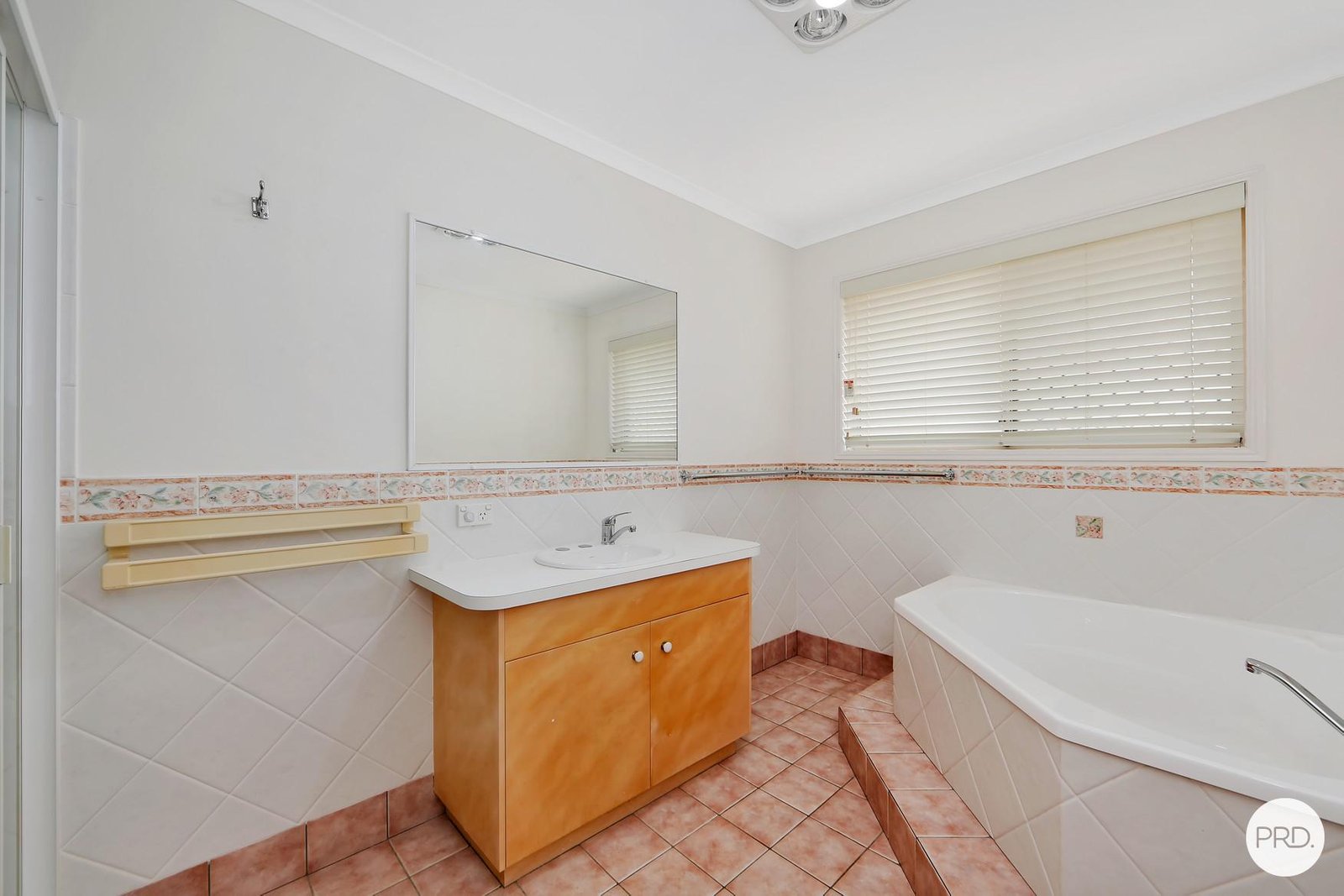 9-11 Caswell Court TORQUAY 21