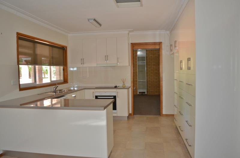 9 Amsterdam Crescent TOLLAND 3