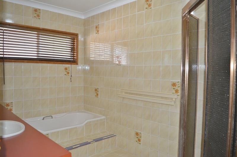 9 Amsterdam Crescent TOLLAND 6