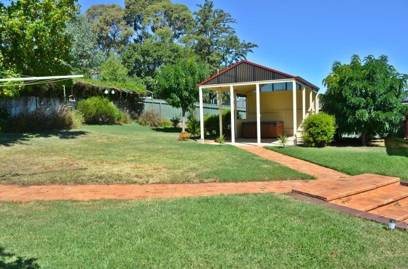 9 Amsterdam Crescent TOLLAND 7