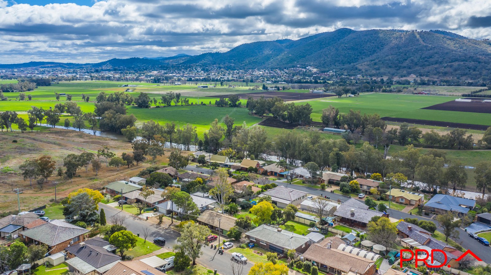 9 Andrew Avenue TAMWORTH 21