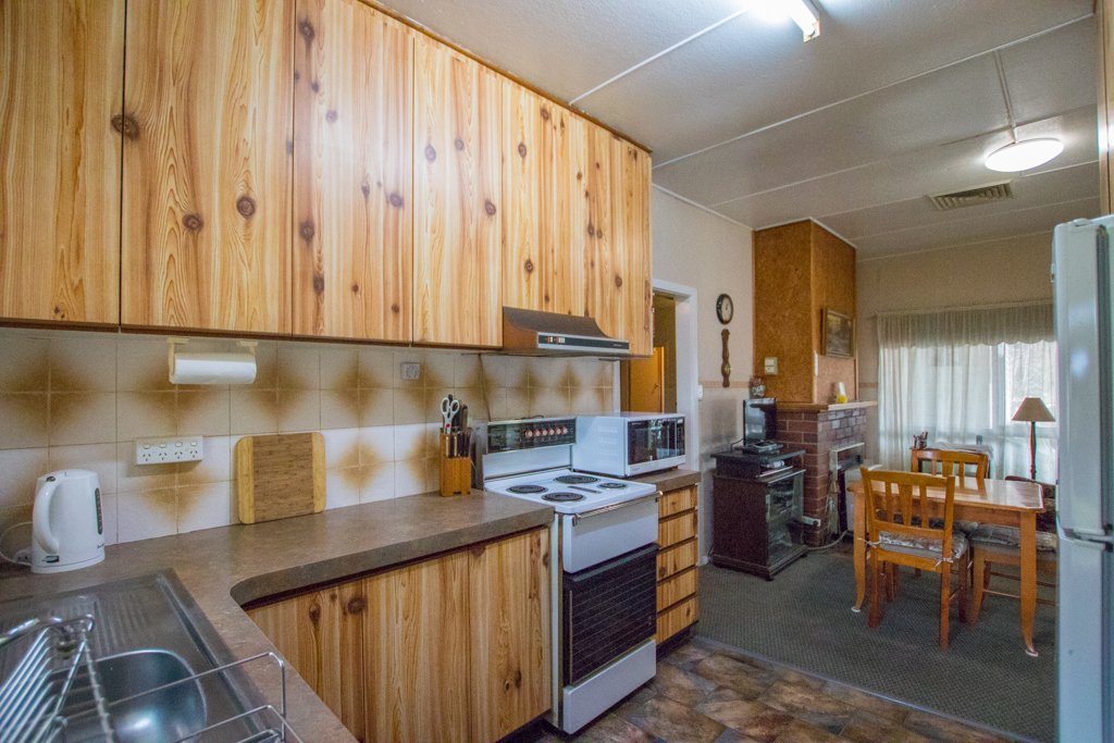 9 Baileys Lane TUMUT 6