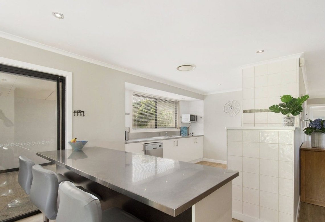 9 Bairnsdale Court HELENSVALE 4