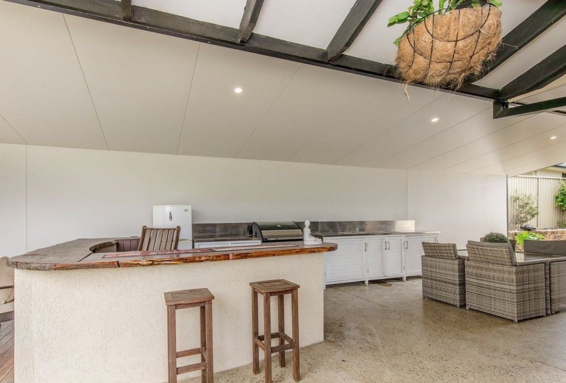 9 Bairnsdale Court HELENSVALE 14