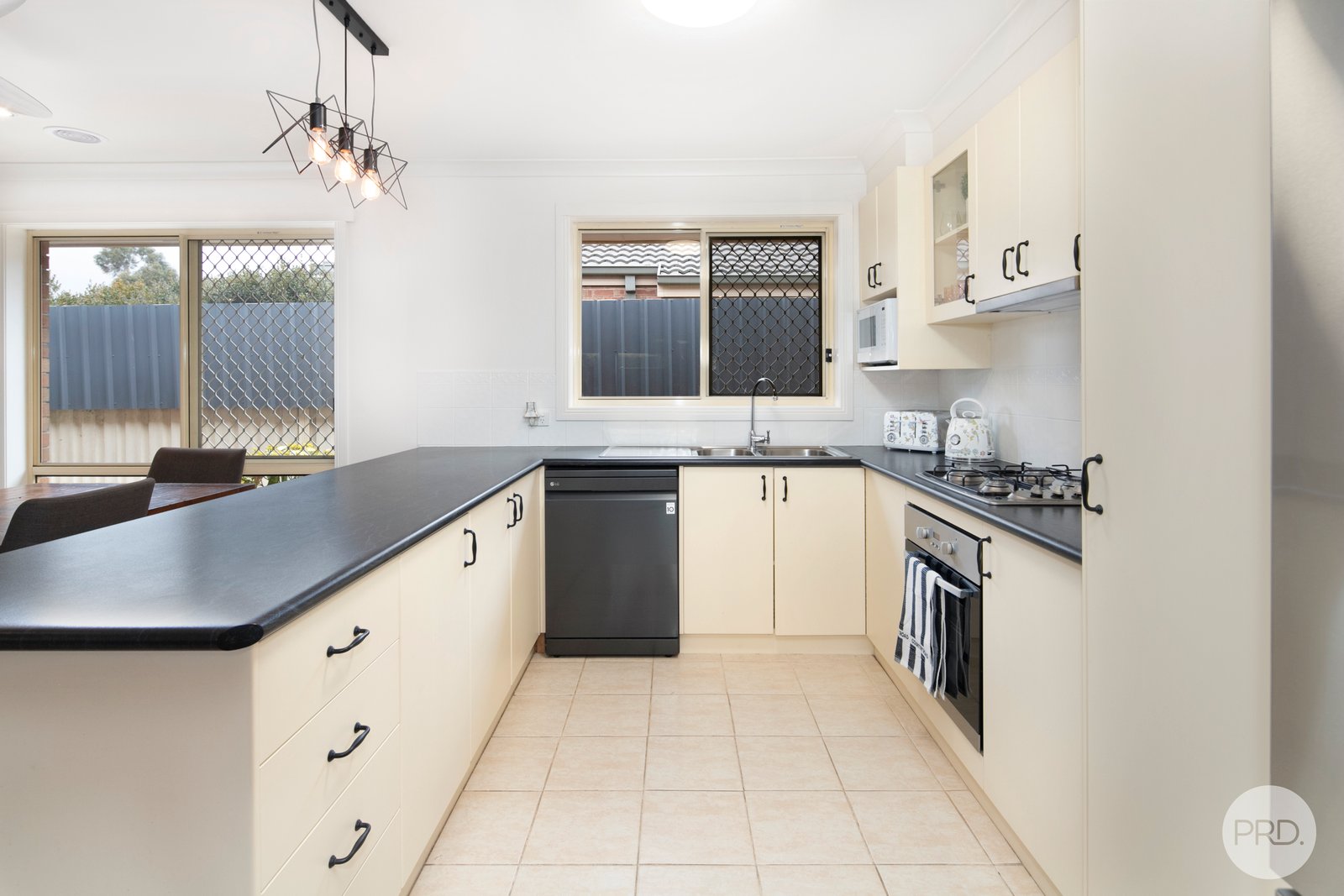 9 Begonia Court DELACOMBE 4
