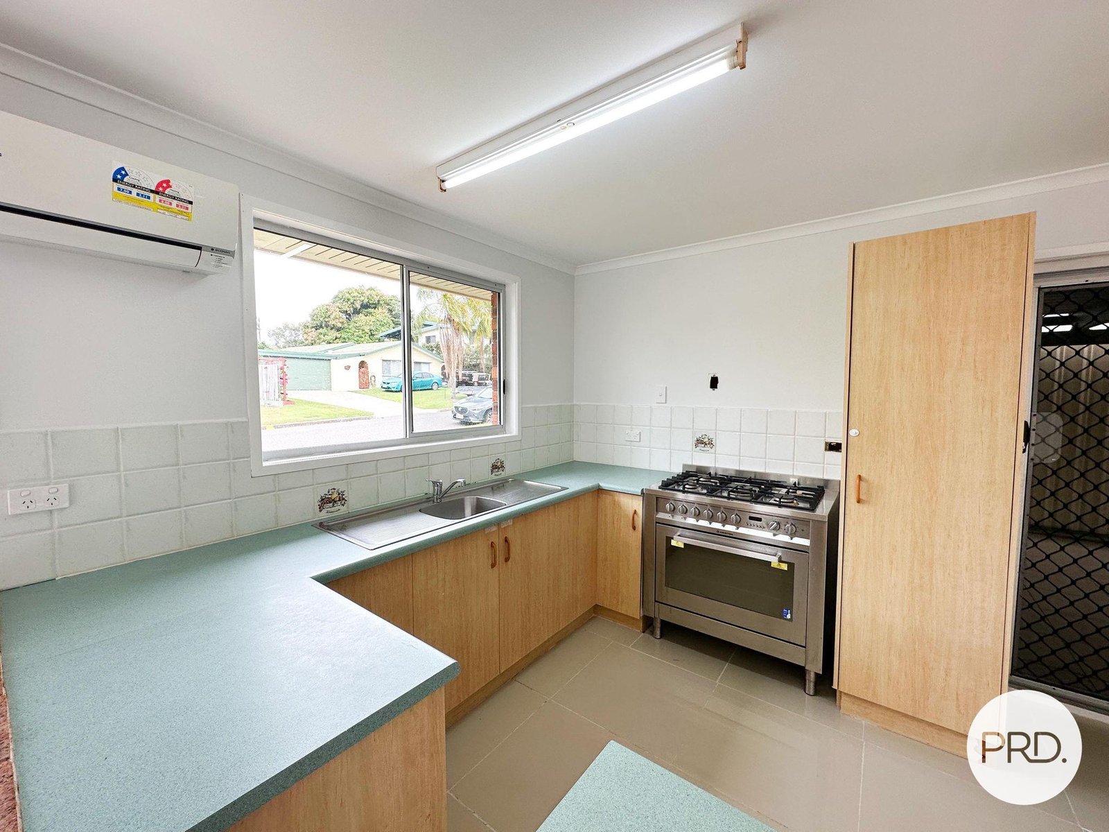 9 Bellemere Court BOYNE ISLAND 4