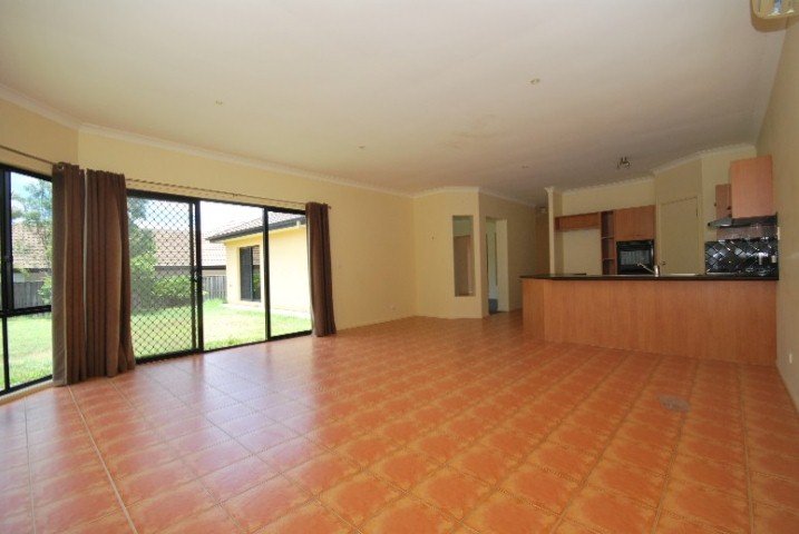 9 Belmont Drive VARSITY LAKES 3