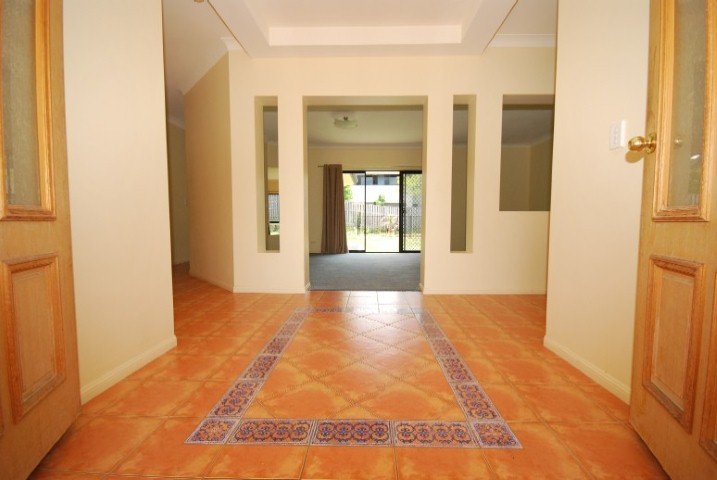 9 Belmont Drive VARSITY LAKES 4