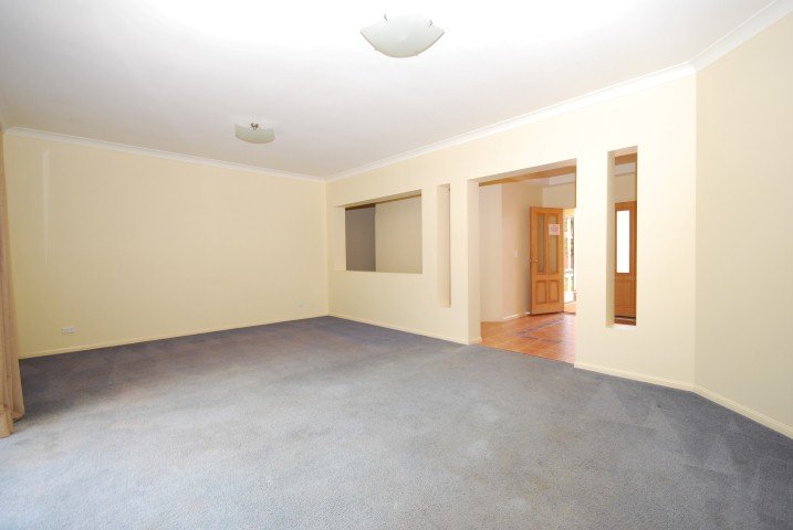 9 Belmont Drive VARSITY LAKES 9