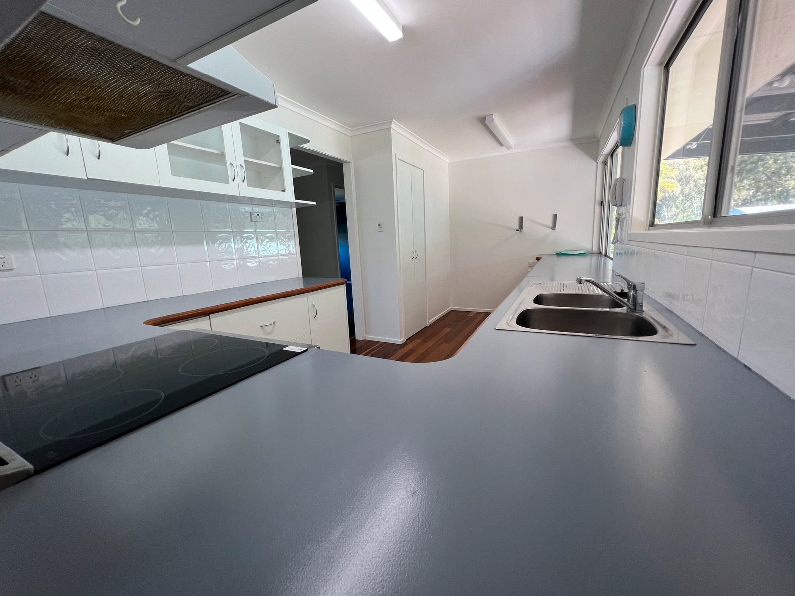 9 Benowa Crt  BOYNE ISLAND 12