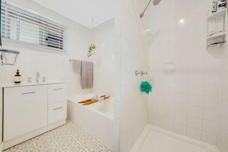 9 Benowa Crt  BOYNE ISLAND 14