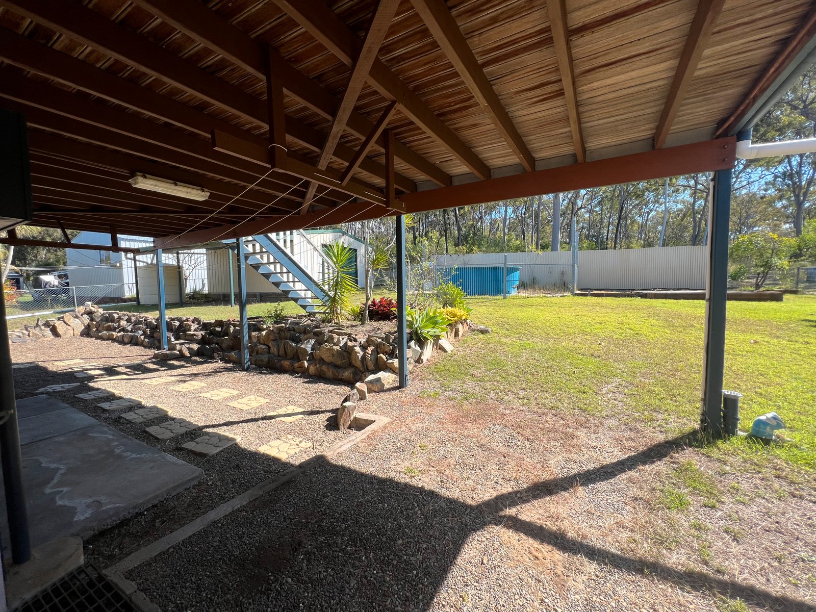 9 Benowa Crt  BOYNE ISLAND 16
