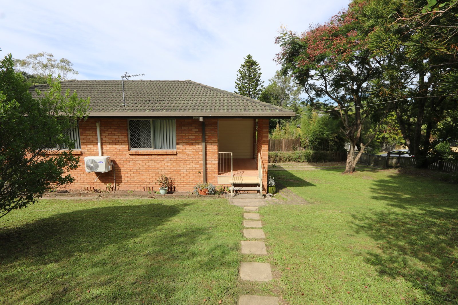 9 Bloodwood Crescent MOLENDINAR 1