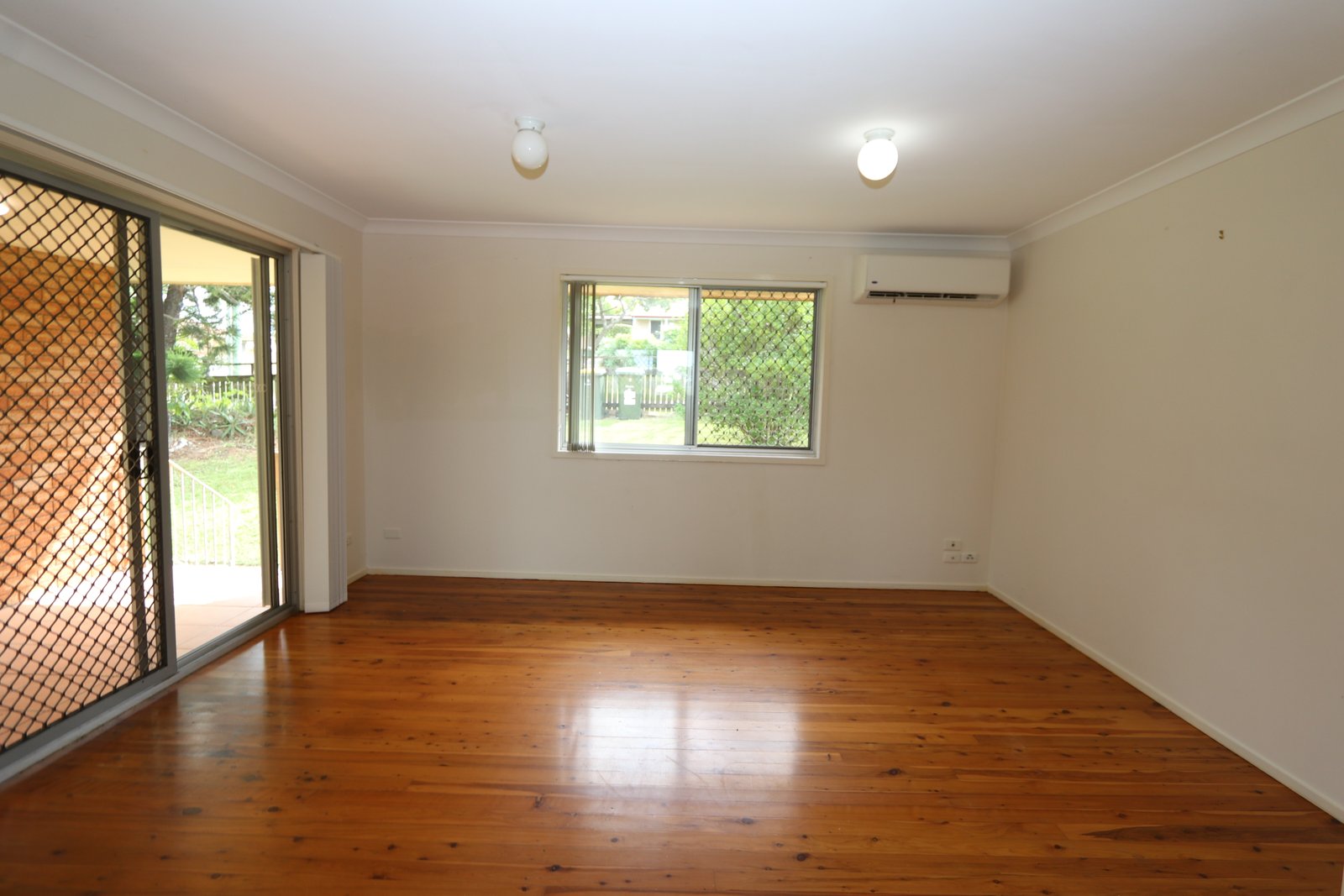 9 Bloodwood Crescent MOLENDINAR 2
