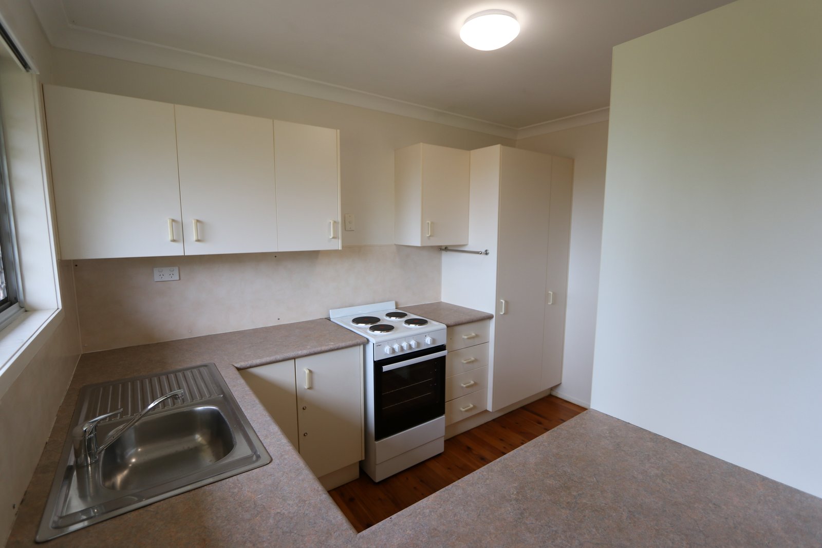 9 Bloodwood Crescent MOLENDINAR 4