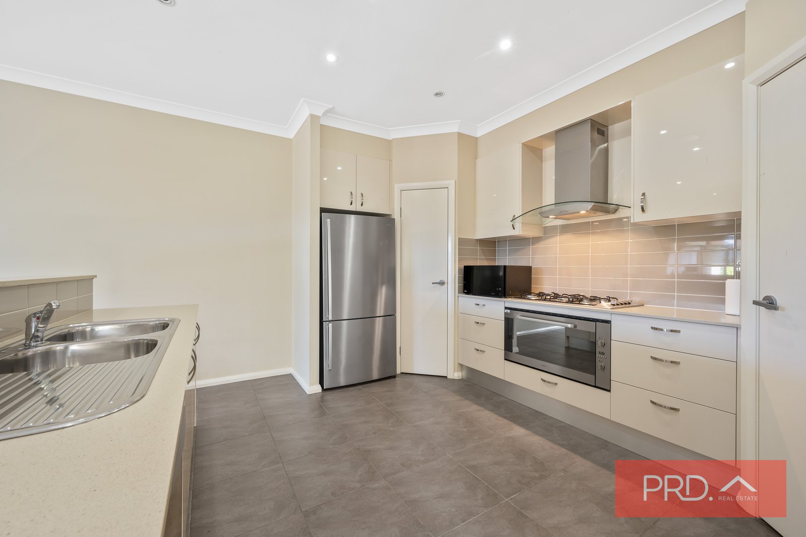 9 Bond Street ORAN PARK 12