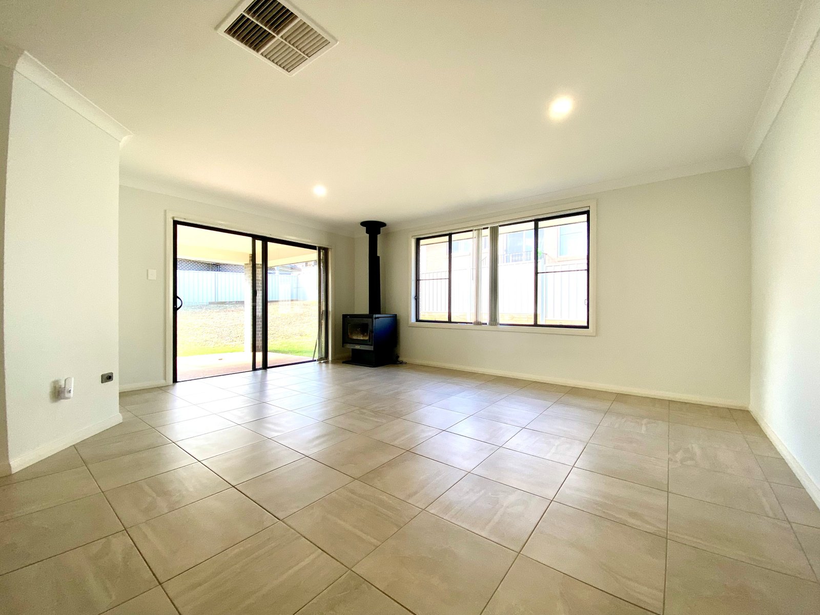 9 Borrowdale Close TAMWORTH 5