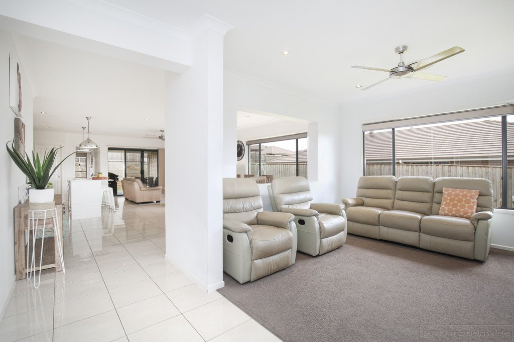 9 Bowerbird Close ABERGLASSLYN 2