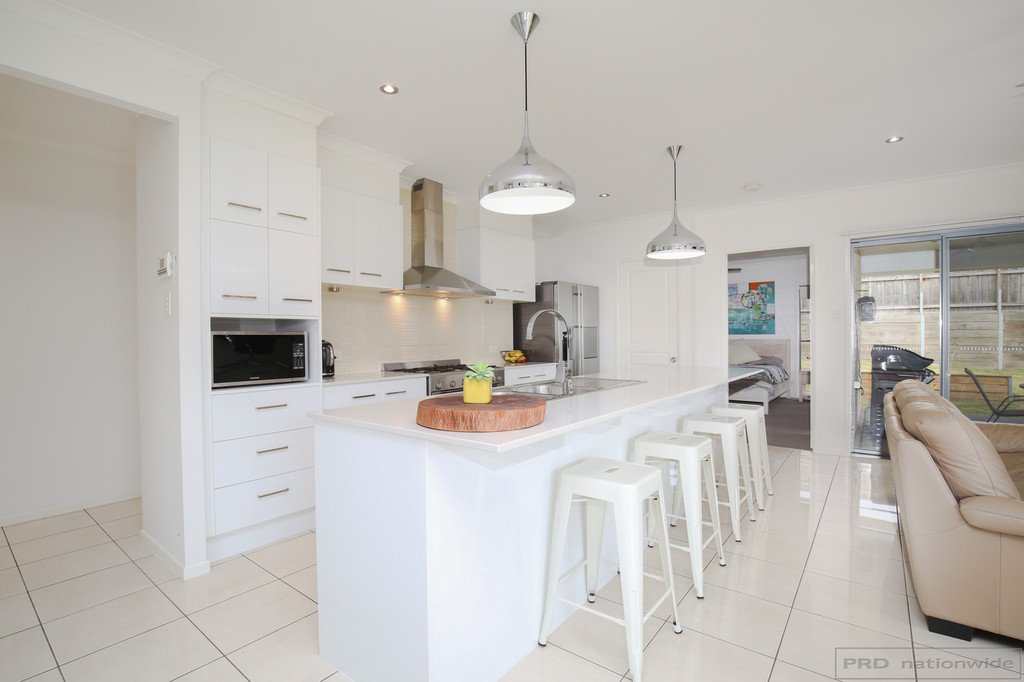 9 Bowerbird Close ABERGLASSLYN 4