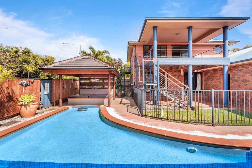 9 BRAEMAR Court REDLAND BAY 1