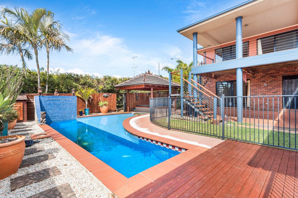 9 BRAEMAR Court REDLAND BAY 2