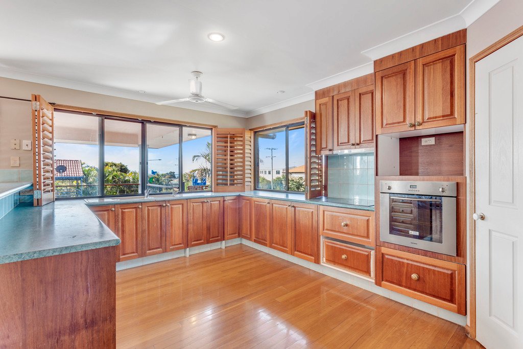 9 BRAEMAR Court REDLAND BAY 8