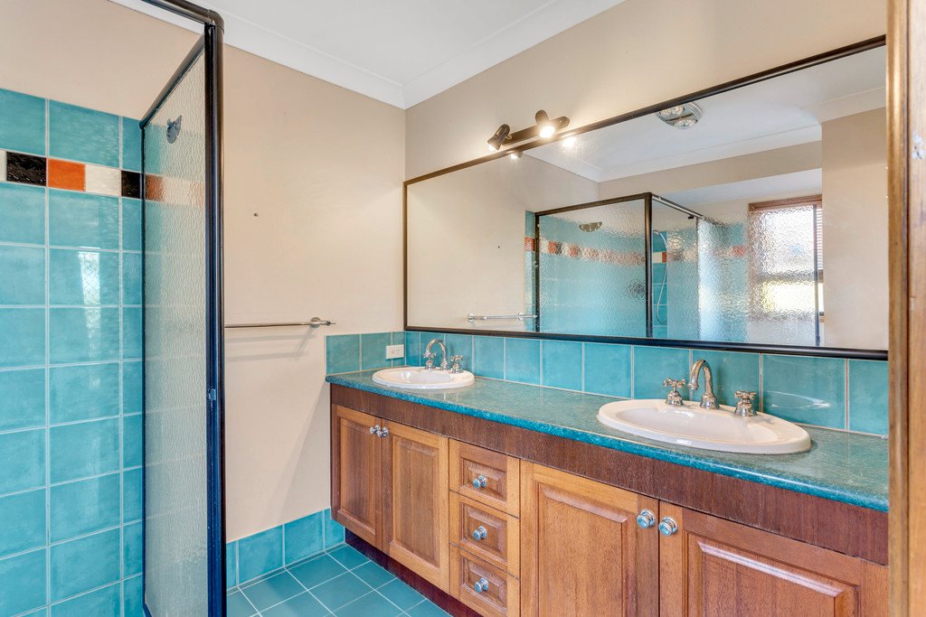 9 BRAEMAR Court REDLAND BAY 16