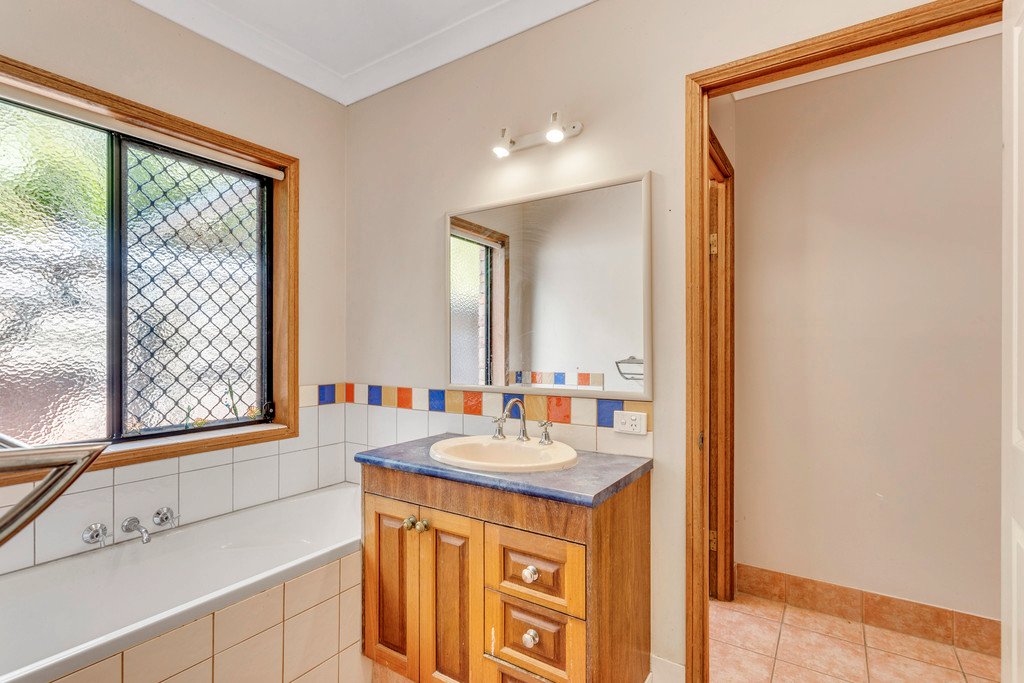 9 BRAEMAR Court REDLAND BAY 19