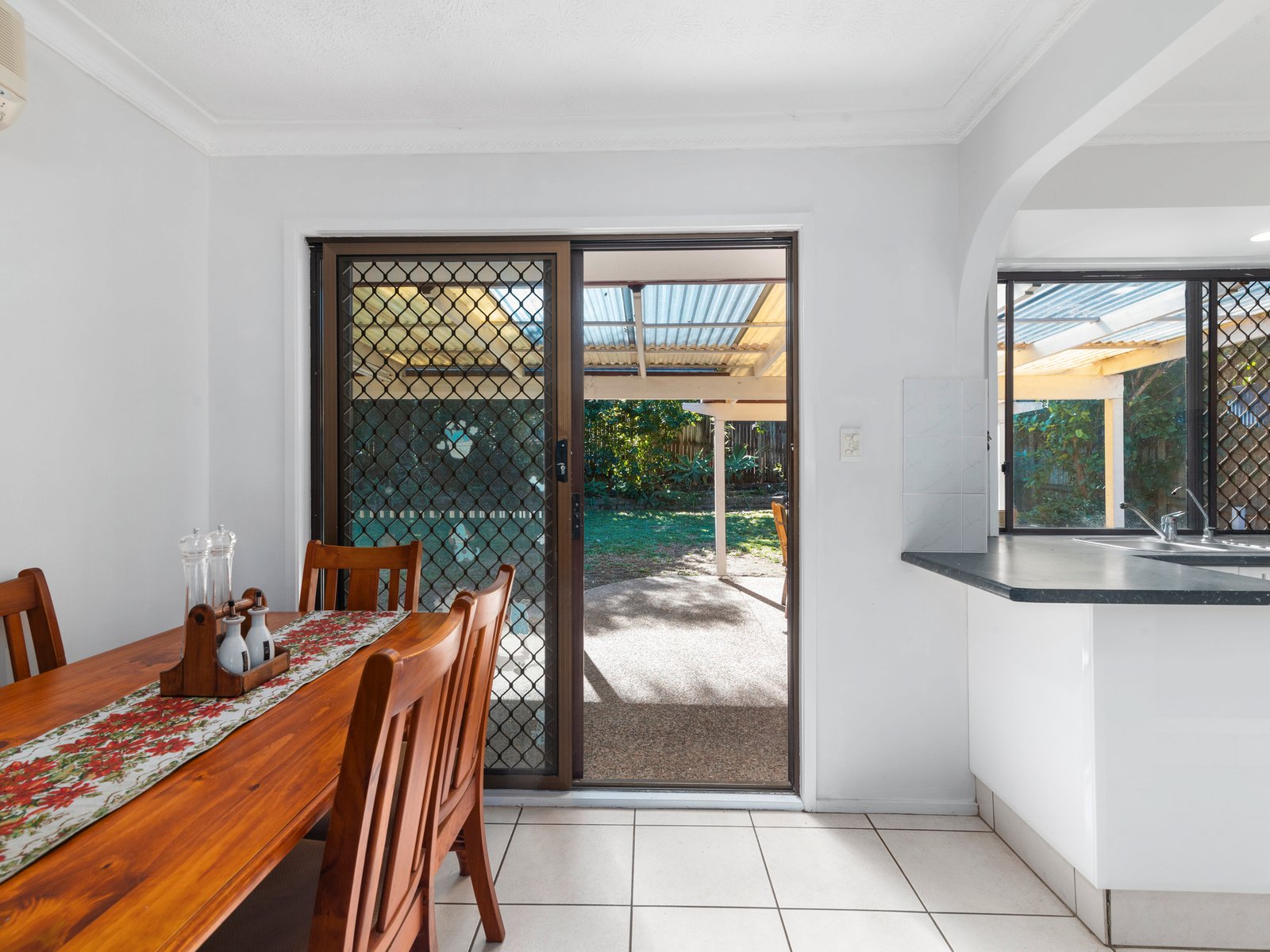 9 Bronhill Street CURRUMBIN WATERS 4