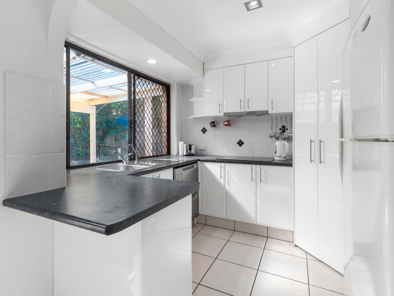 9 Bronhill Street CURRUMBIN WATERS 5