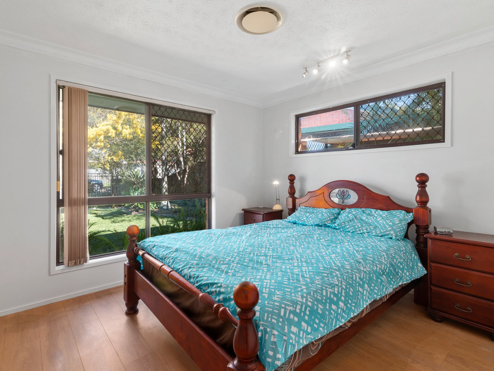 9 Bronhill Street CURRUMBIN WATERS 6