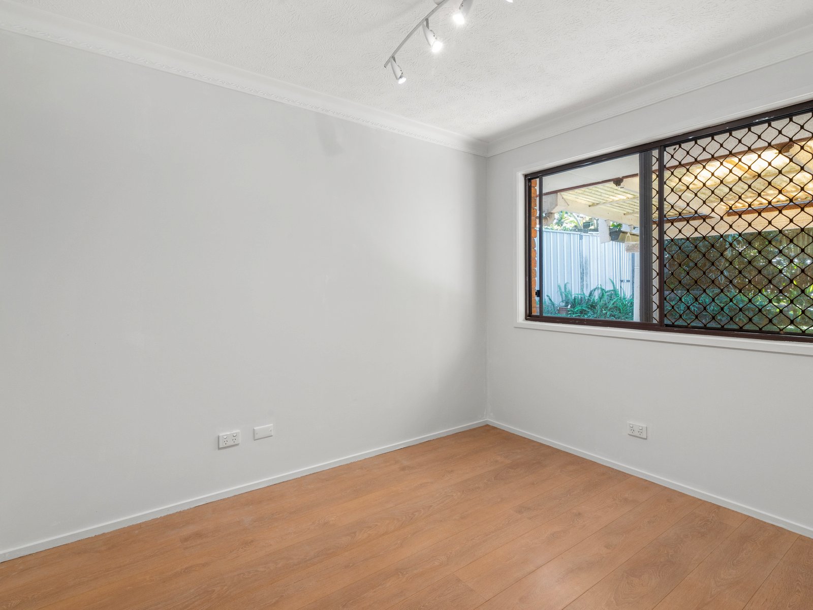 9 Bronhill Street CURRUMBIN WATERS 8