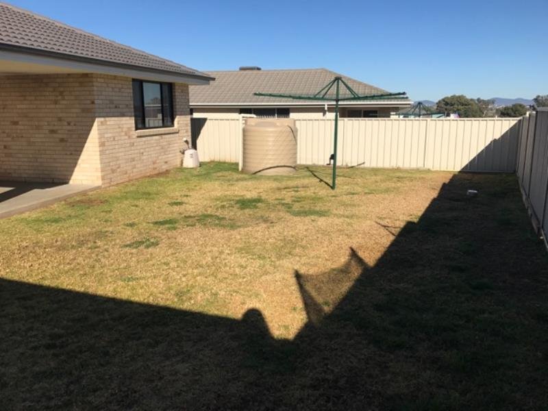 9 Brushbox Grove TAMWORTH 9