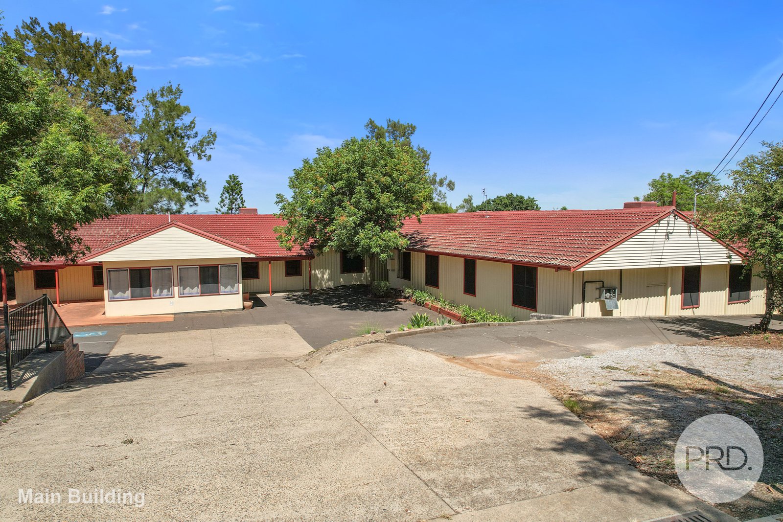 9 Burnside Avenue TAMWORTH 2