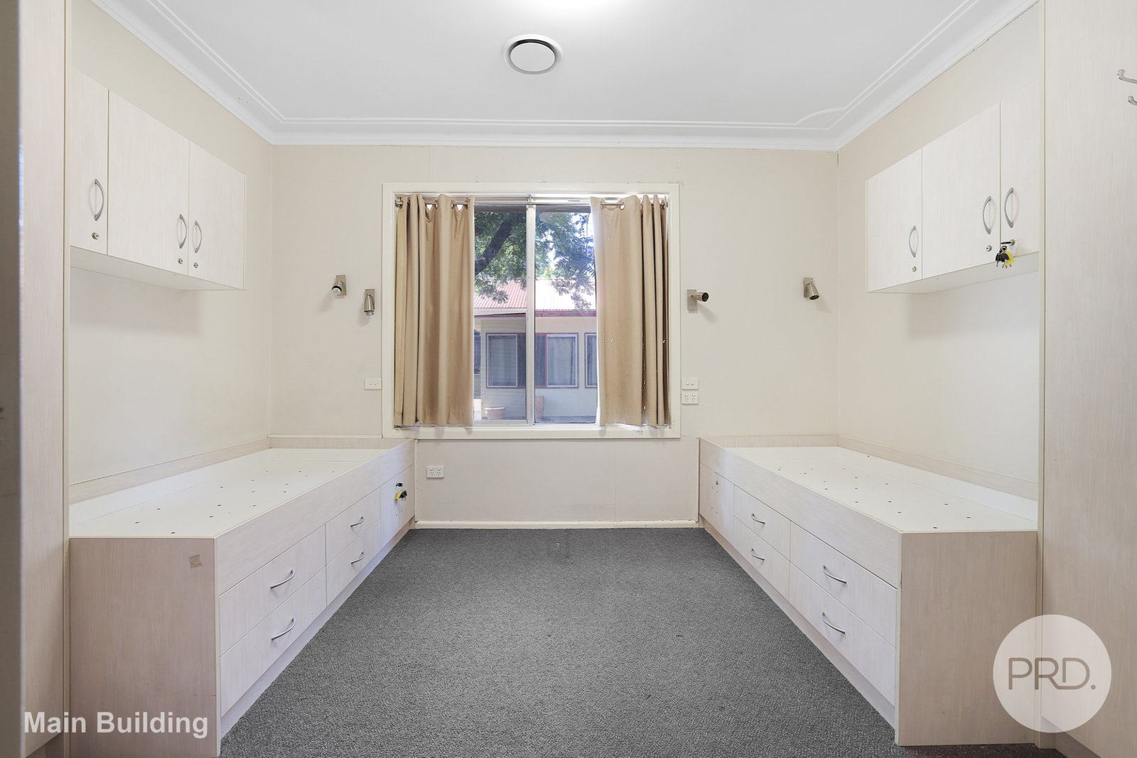 9 Burnside Avenue TAMWORTH 19