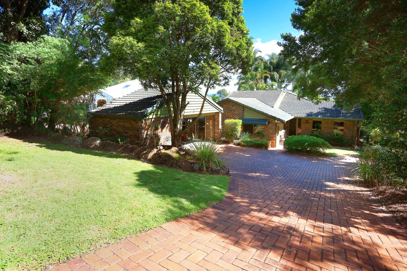 9 Cameron Court ASHMORE 1