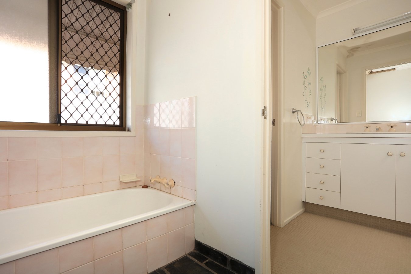 9 Cameron Court ASHMORE 14