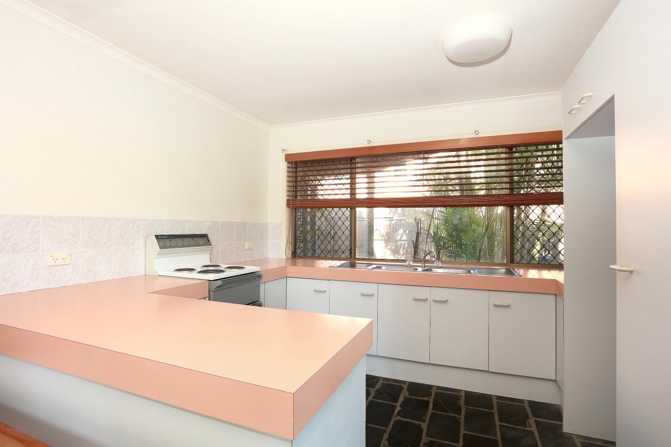 9 Cameron Court ASHMORE 16