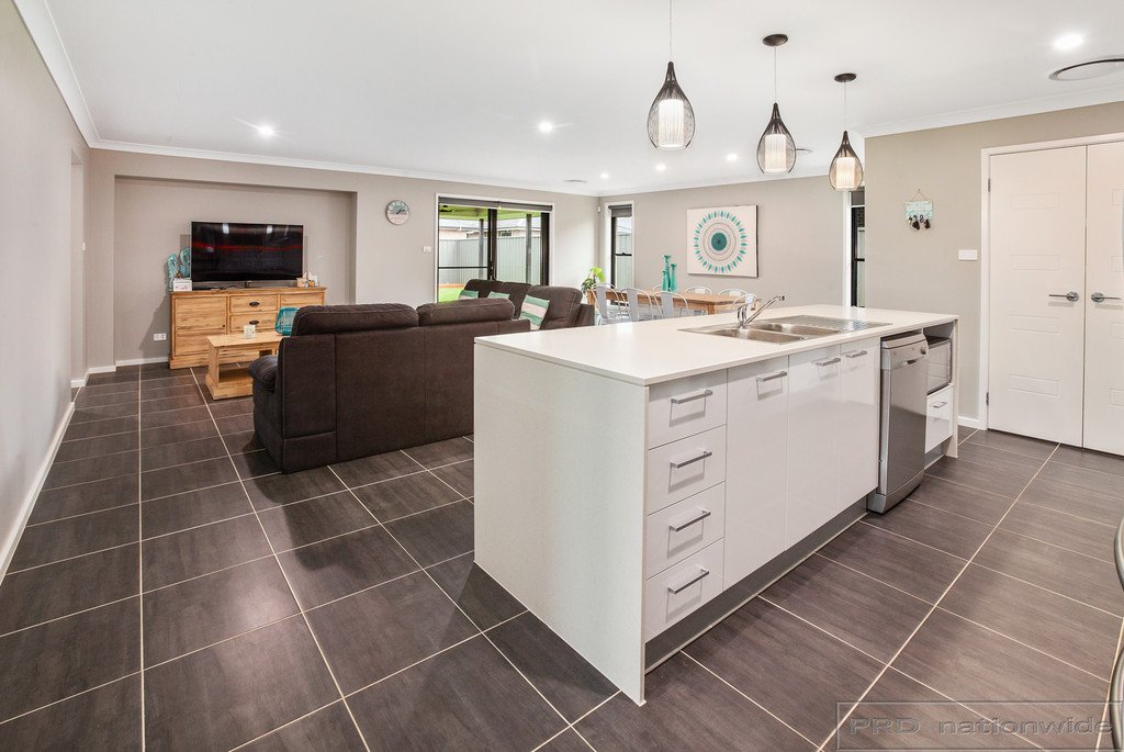 9 Centrefield Street RUTHERFORD 5