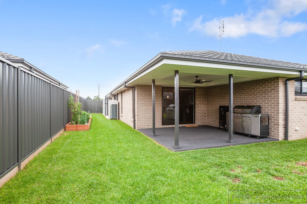 9 Centrefield Street RUTHERFORD 12