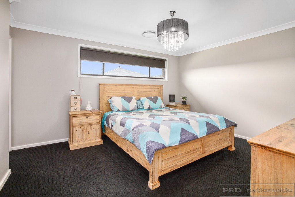 9 Centrefield Street RUTHERFORD 15