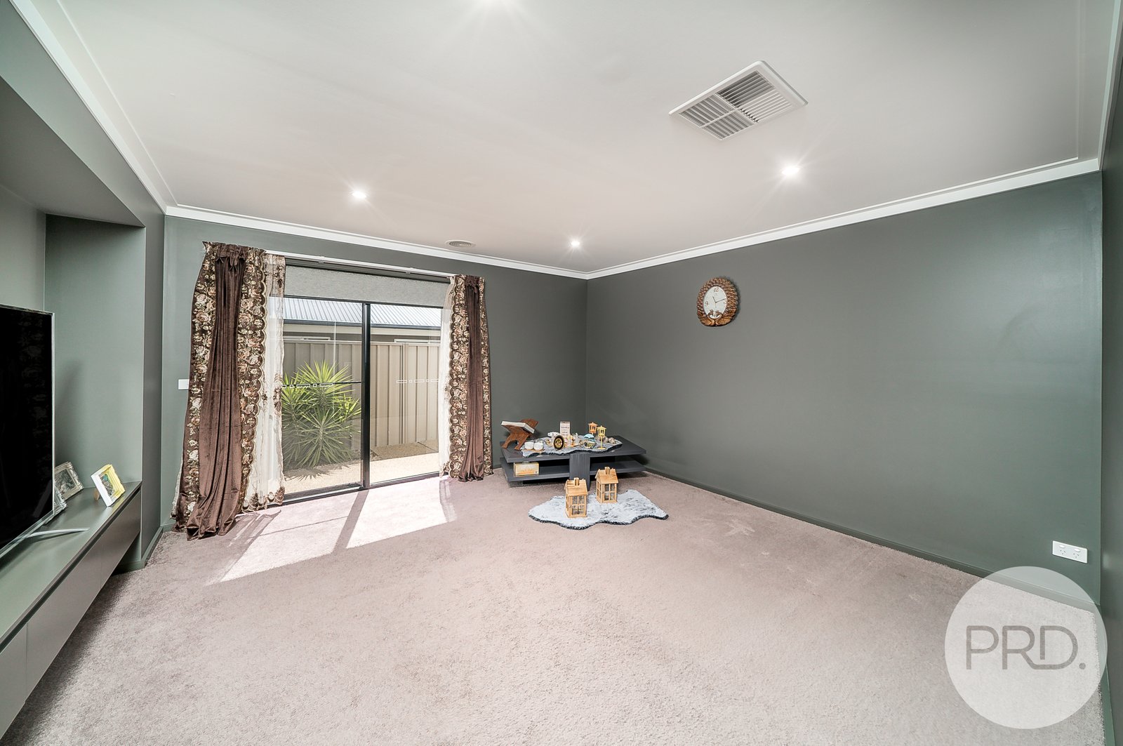 9 Chang Avenue LLOYD 11
