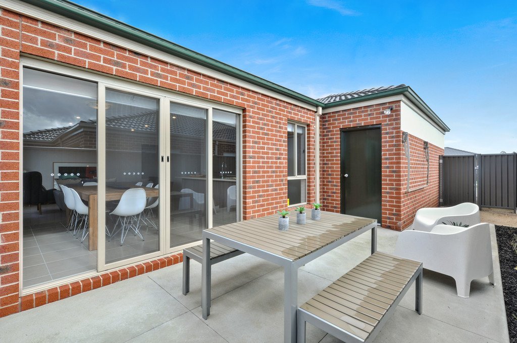 9 Charolais Street DELACOMBE 11